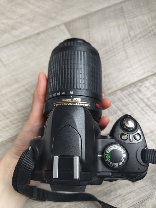 Продам зеркальний фотоапарат Nikon D40