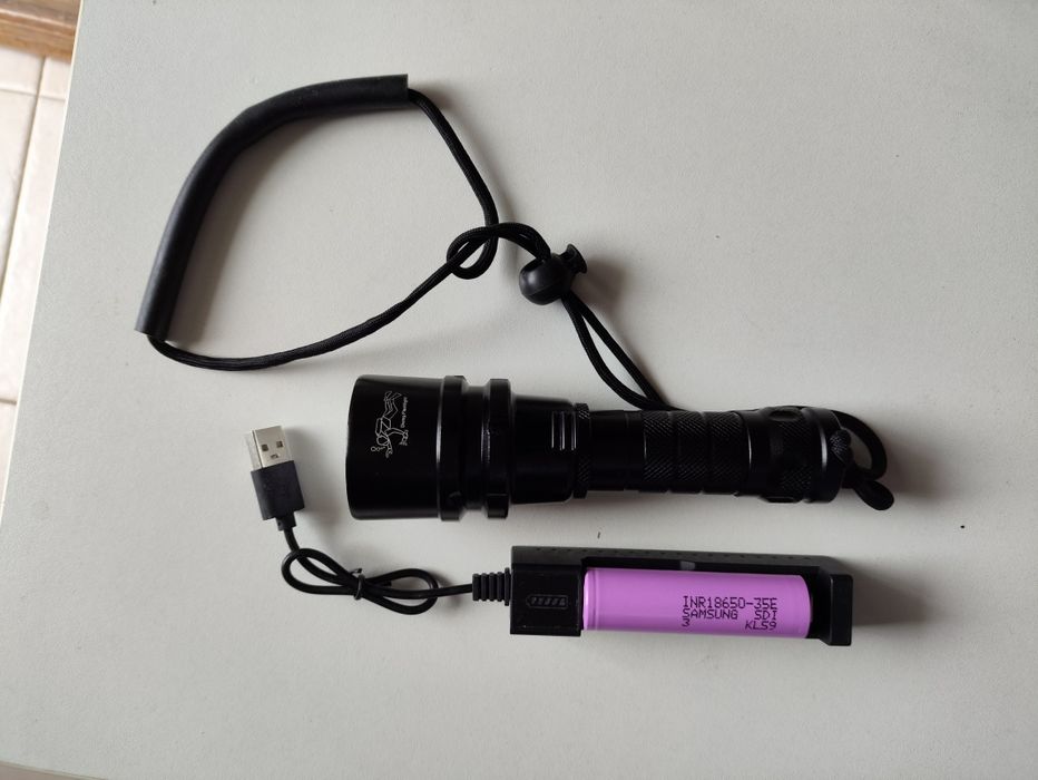 Lanterna para caça submarina, bateria Samsung 3450mAh e carregador