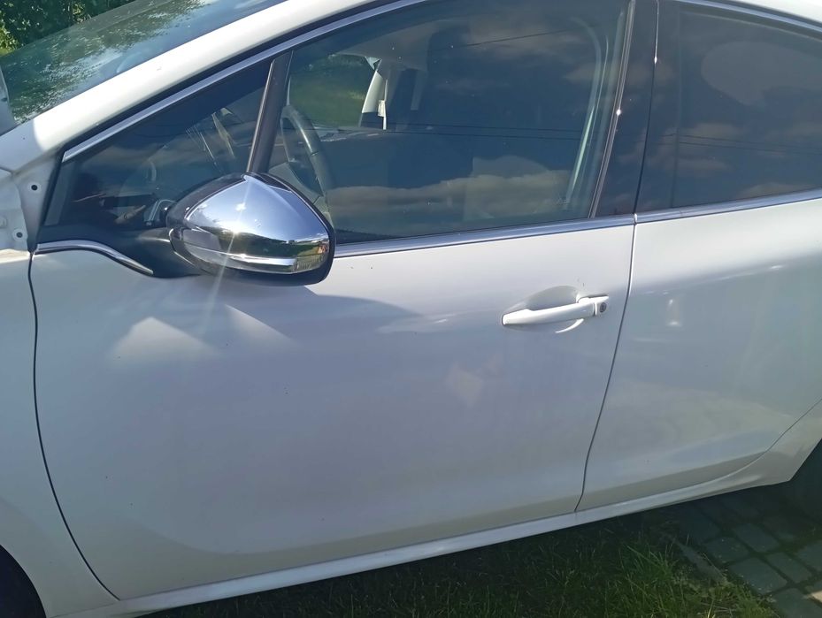 Drzwi, bok lewy , próg peugeot 208