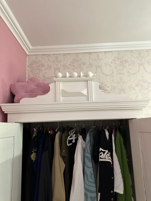 Шафа для дівчинки старовинна