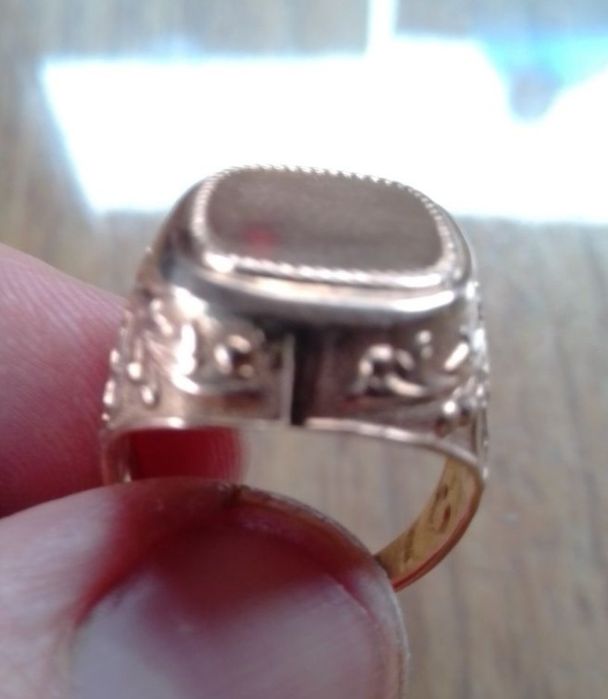 Перстень. Кольцо. Печатка из золота: 585 пробы.