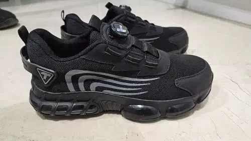 Obuwie wzmacniane czarne wygodne lekkie