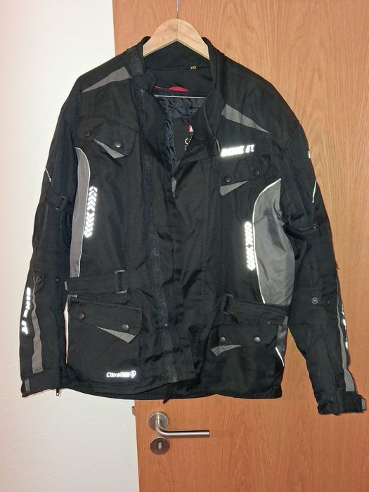 Casaco de mota com proteções e forro térmico (com rasgos)