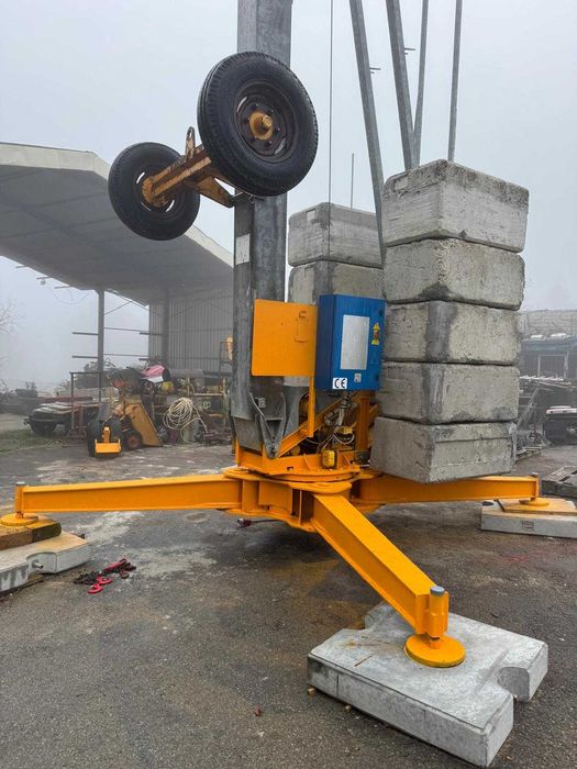 Grua automontante hidráulica