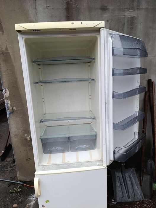 Холодильник Snaige