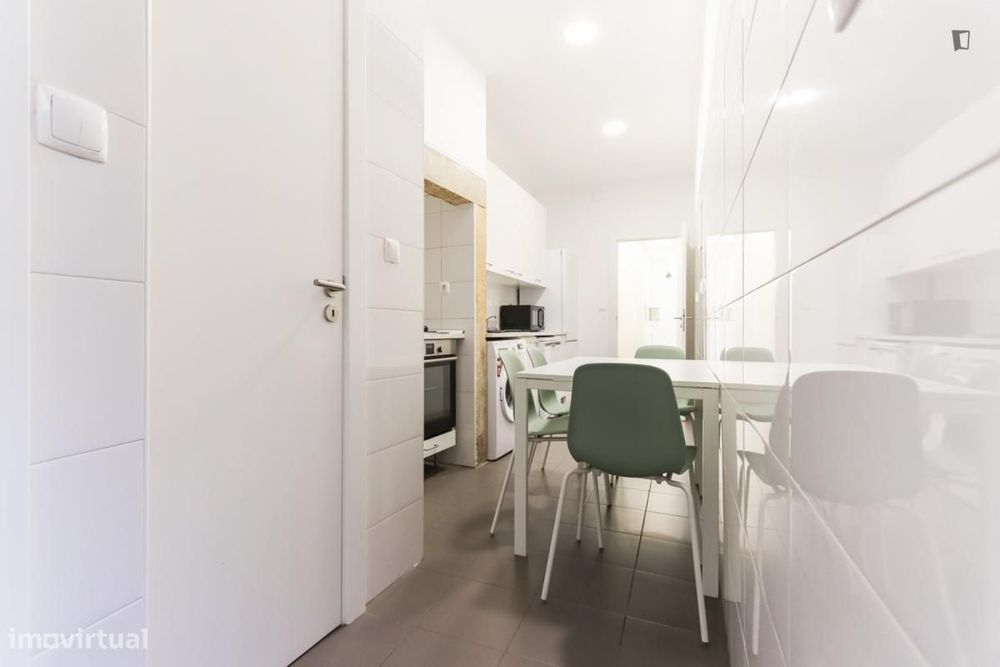 Quarto - localizado em Penha Lisbon