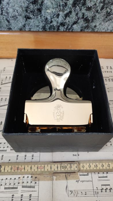 Furador El Casco M-200L em Ouro 24 Kt

This elegant tape disp