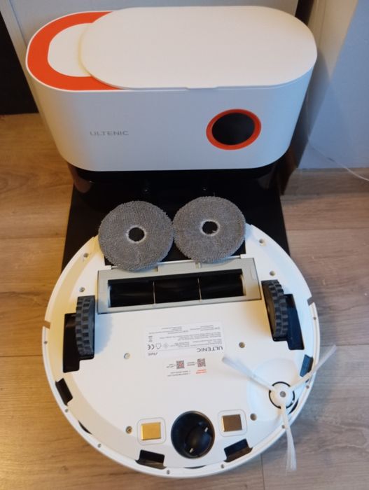 Robot sprzątający Ultenic T10 Pro ze stacją samoopróżniającą.
