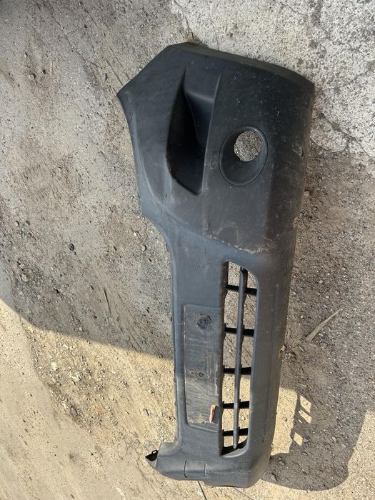 Запчастини бампер решітка