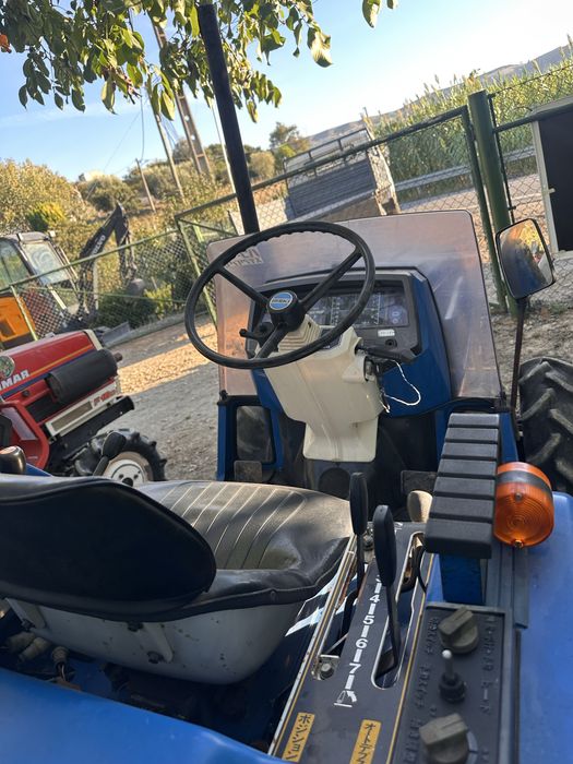 Trator Iseki Landhope 22 CV com fresa