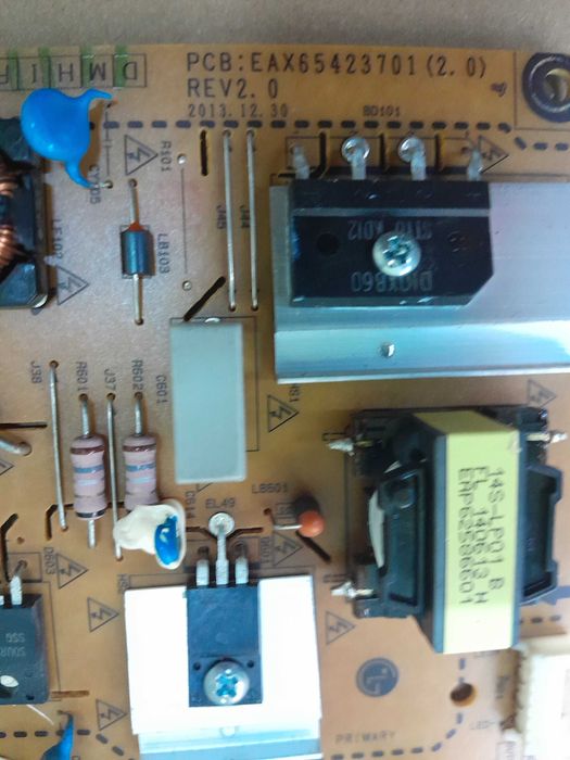 Televisão LG 39LB5610 vendo  as peças