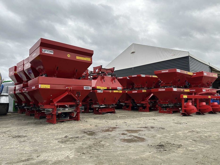 Rozsiewacz Do Nawozów 400 - 1600L Nawozu STRUMYK TYTAN Dwutarczowy