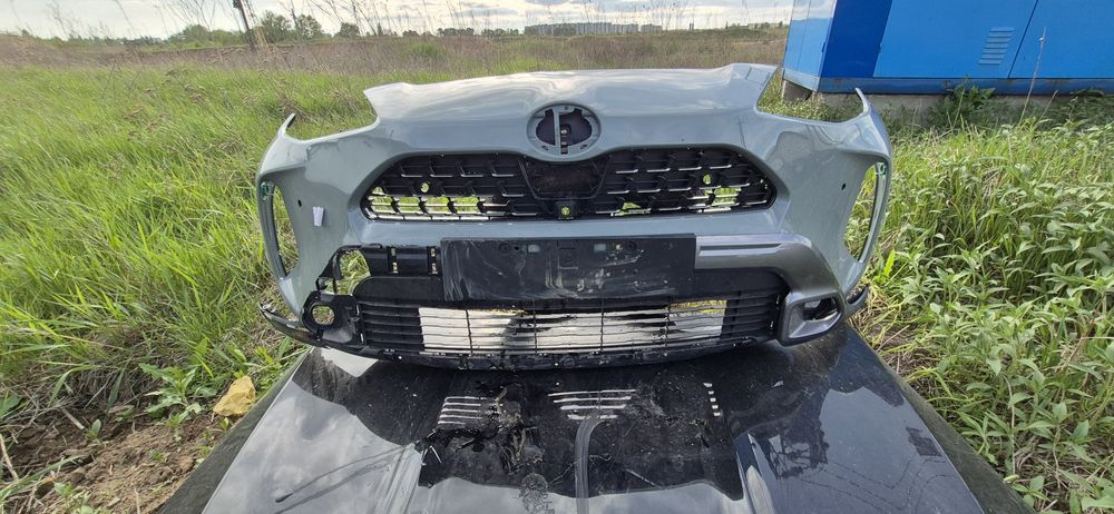 Бампер передній Тойота Яріс Toyota yaris