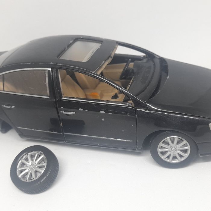 Volkswagen Passat B6 skala 1:24 złom modelarski tuning gartex