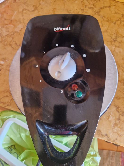 Maquina de waffles praticamente nova