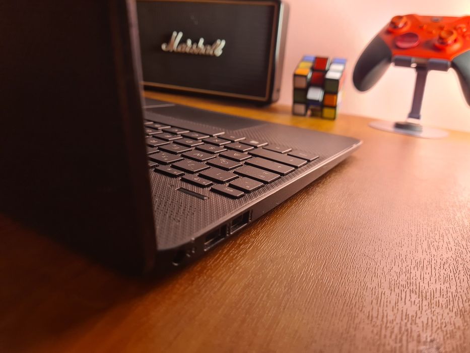 HP Laptop 15s AMD 3 3250u 8/128