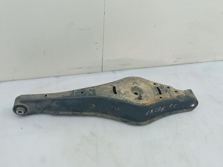 Braço de suspensão trás esquerdo VOLKSWAGEN Passat (3C2)