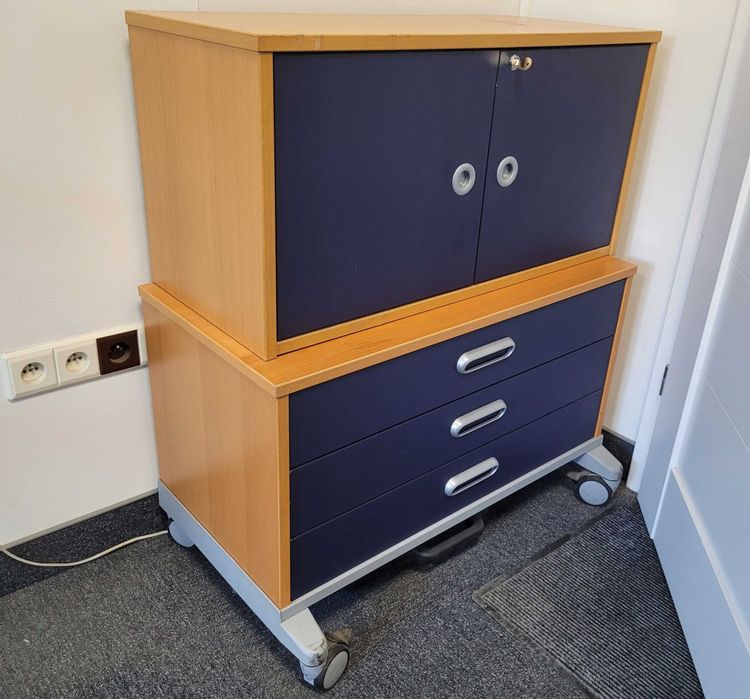 Meble biurowe - biurka, kontenery, komody