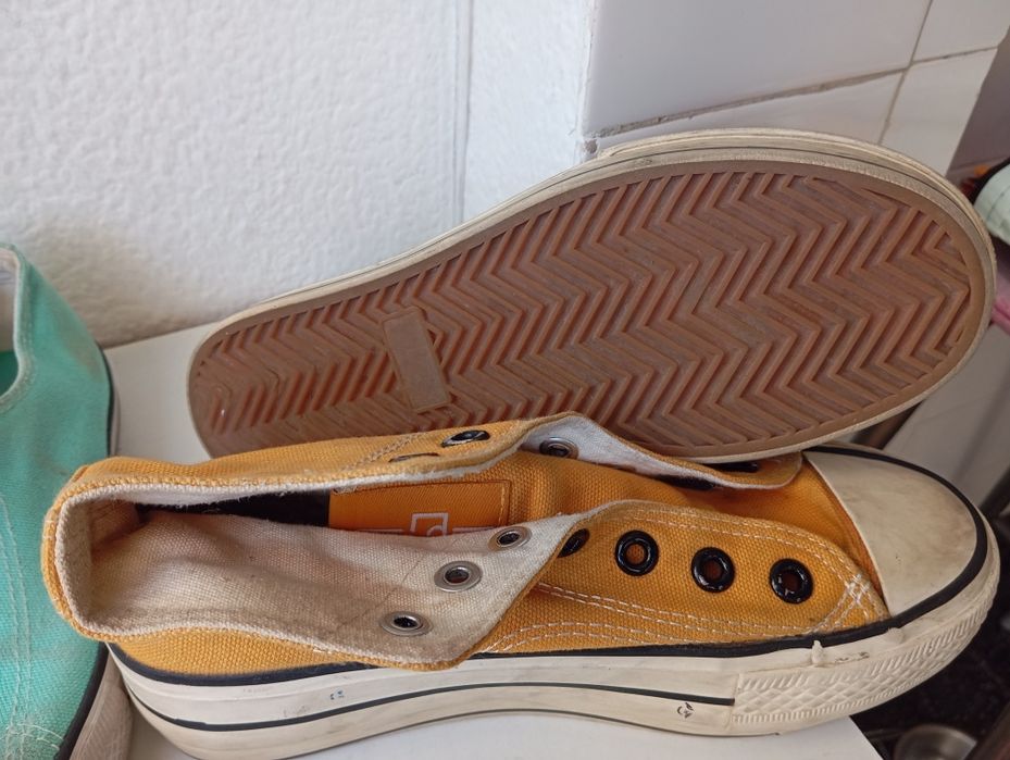 2 pares de. tênis 33