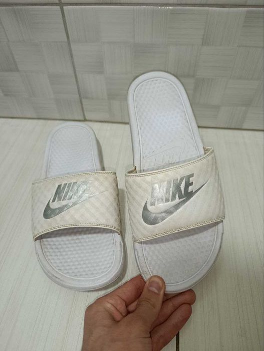 шлепанцы Nike Benassi JDI в белом цвете. Размер 42