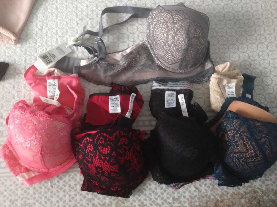 Biustonosz/stringi Esotiq (4 komplety + biustonosz) - rozm. 75/80D