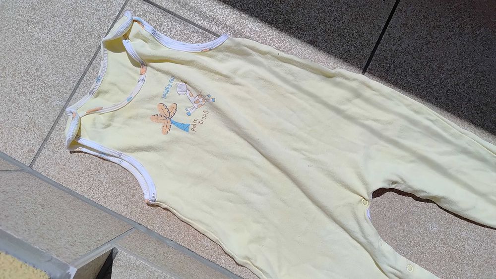 Żółte letnie bawełniane śpiochy 86