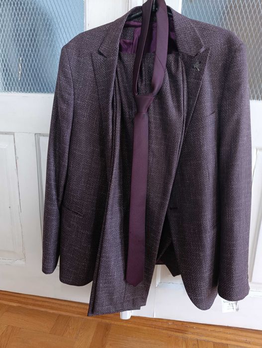 Чоловічий костюм р 50 , коліру баклажан