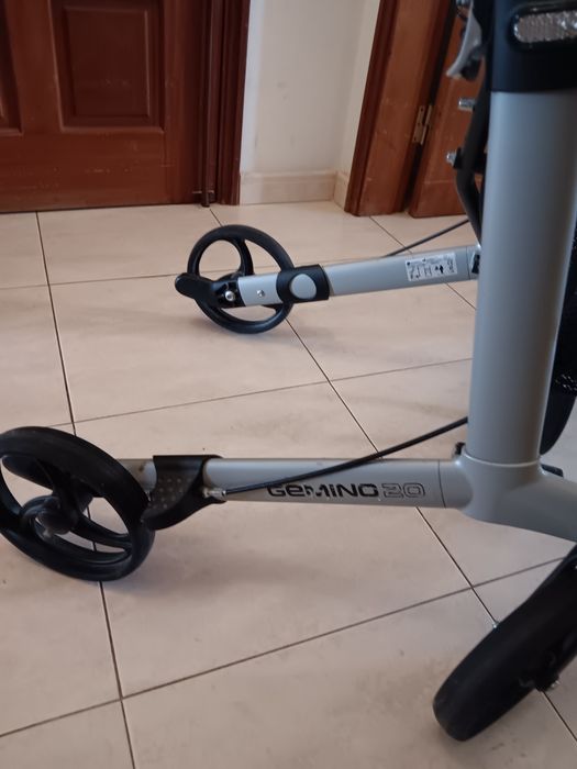 Andarilho com rodas para  exterior dobrável