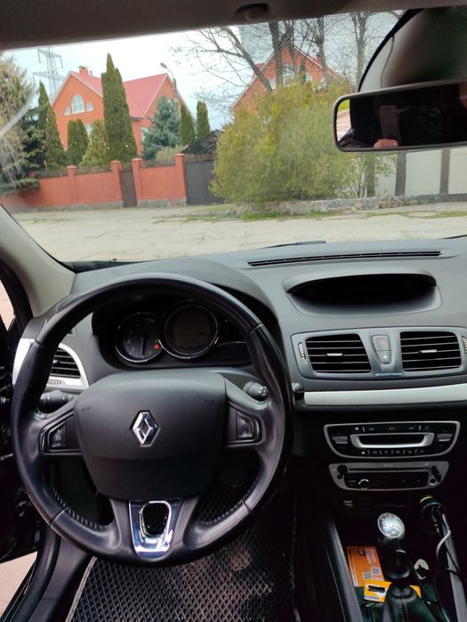 Продам семейный автомобиль меган3