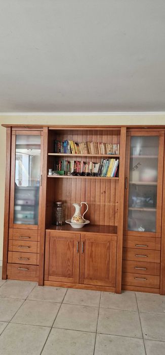 Móvel de sala em madeira maciça