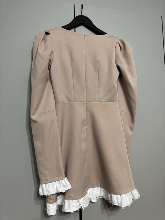 Нова сукня з мереживом бежева