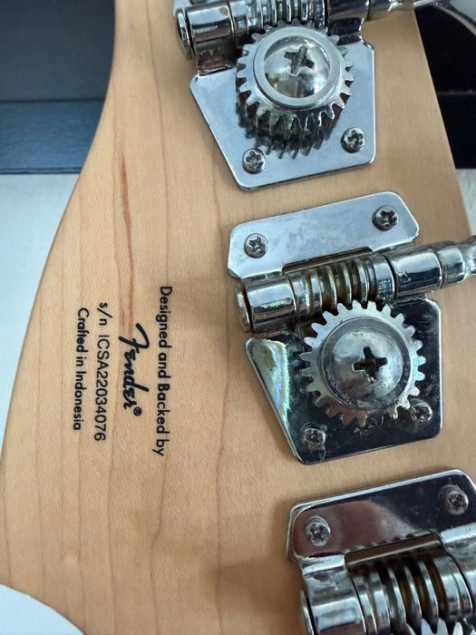 Bass Precision Squaier Fender