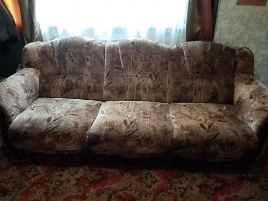 Продам б/у диван...
