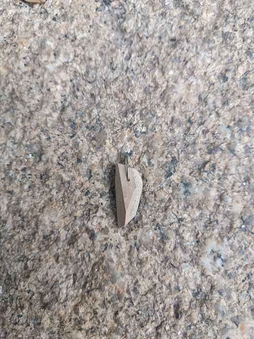 Colares de xisto artesanais