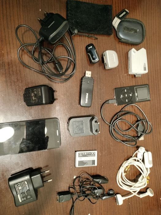 Lote Telemóvel MP3 auriculares carregadores de telemóvel etc