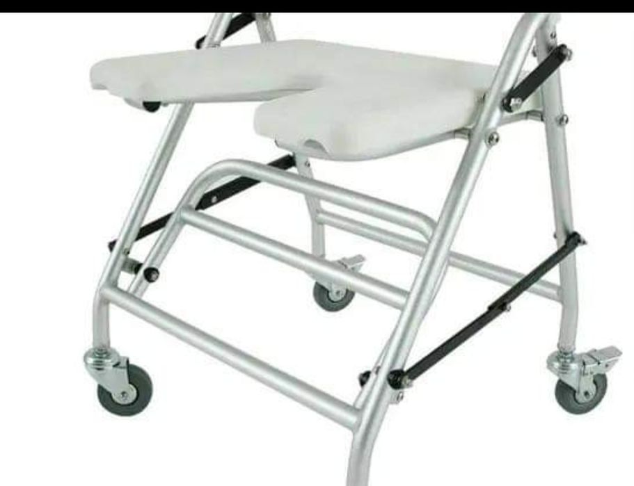 Cadeira de Duche com Rodas Dobrável -  (NOVA) 

85,00 € 

DESCRIÇÃO
 T