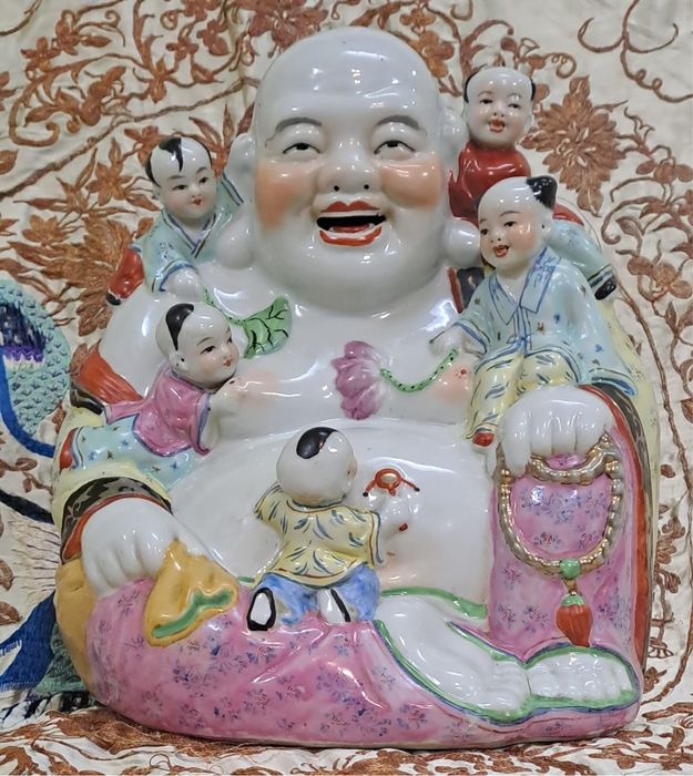 Grande Buda em porcelana antiga