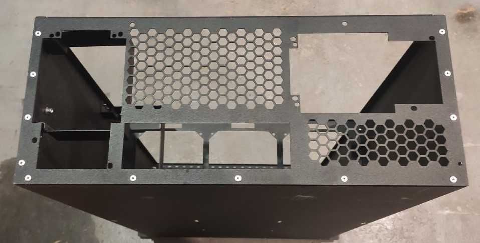 Великий серверний корпус 3U.