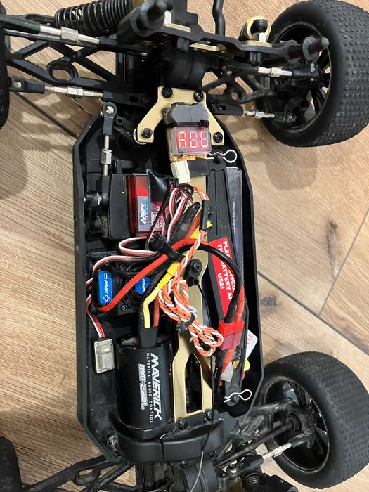 Szybkie auto terenowe MAVERICK Strada RED XT