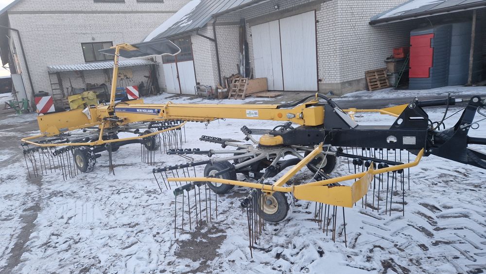 Zgrabiarka dwukaruzelowa NEW HOLLAND Prorotor 640 rok 2020 boczna kuhn