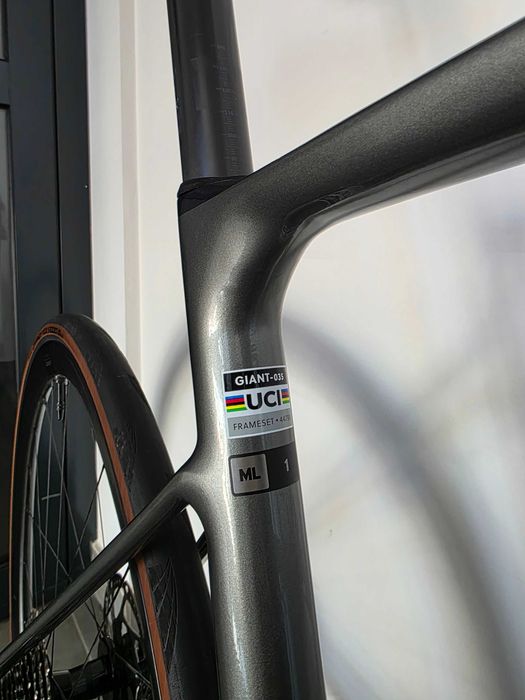 Giant Defy Advanced 1 2024 - rozmiar M/L, koła karbon SLR1, super stan