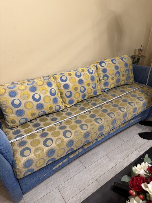 Диван в хорошому стані