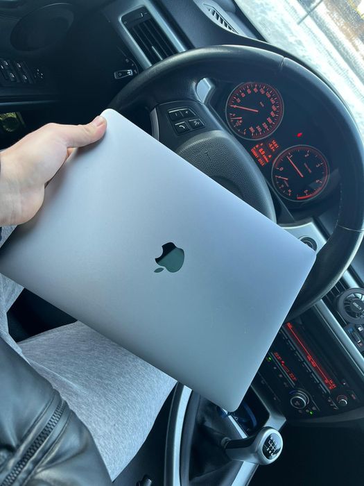 MacBook Pro 2017r i5 256GB