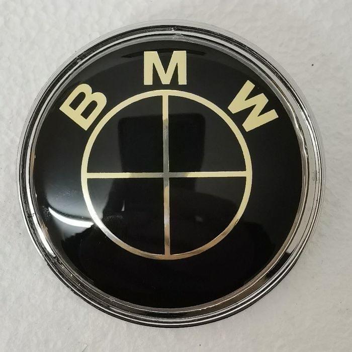 Simbolo da BMW 72mm preto e dourado