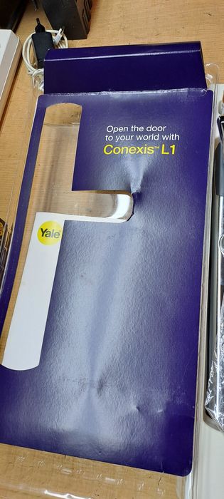 Inteligentny bezkluczykowy zamek klamka drzwi Yale SD-L1000-CH Conexis