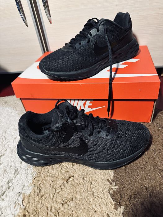 Кроссовки Nike Revolution размер 40