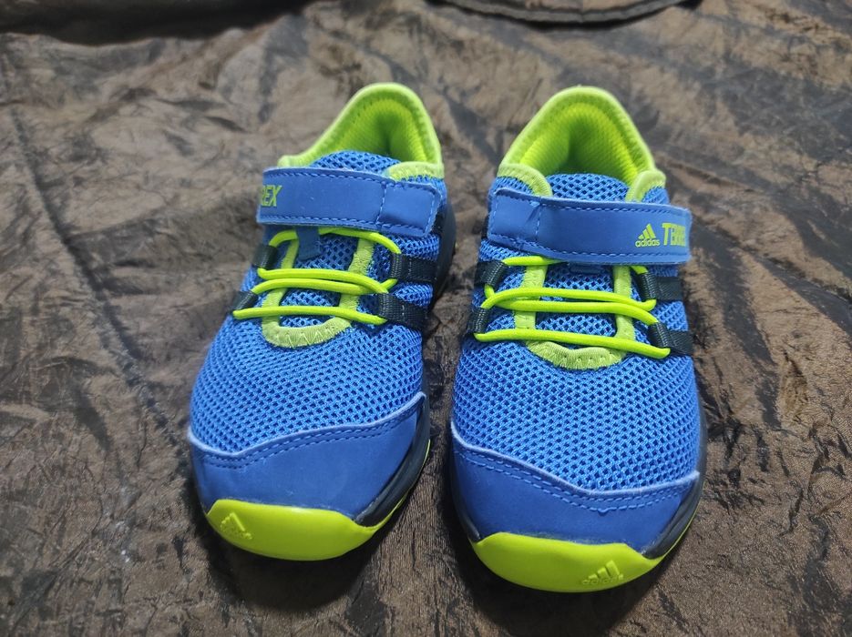 Sapatilhas Originais Adidas Terrex n28 como novas