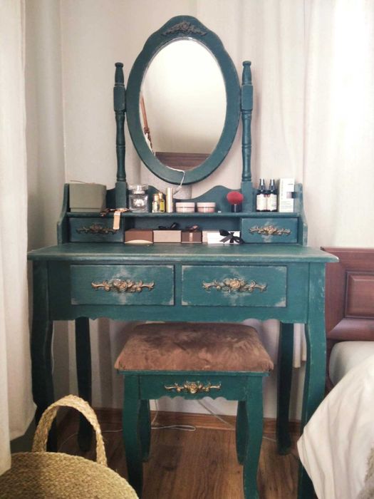 Toaletka z krzesełkiem