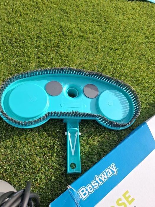 Piscina Bestway 300x201 usada  e acessórios vários