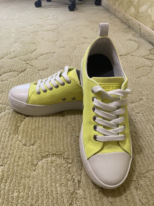 Продам кеди Guess